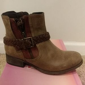 Jellypop boots...still in box.  Worn once.